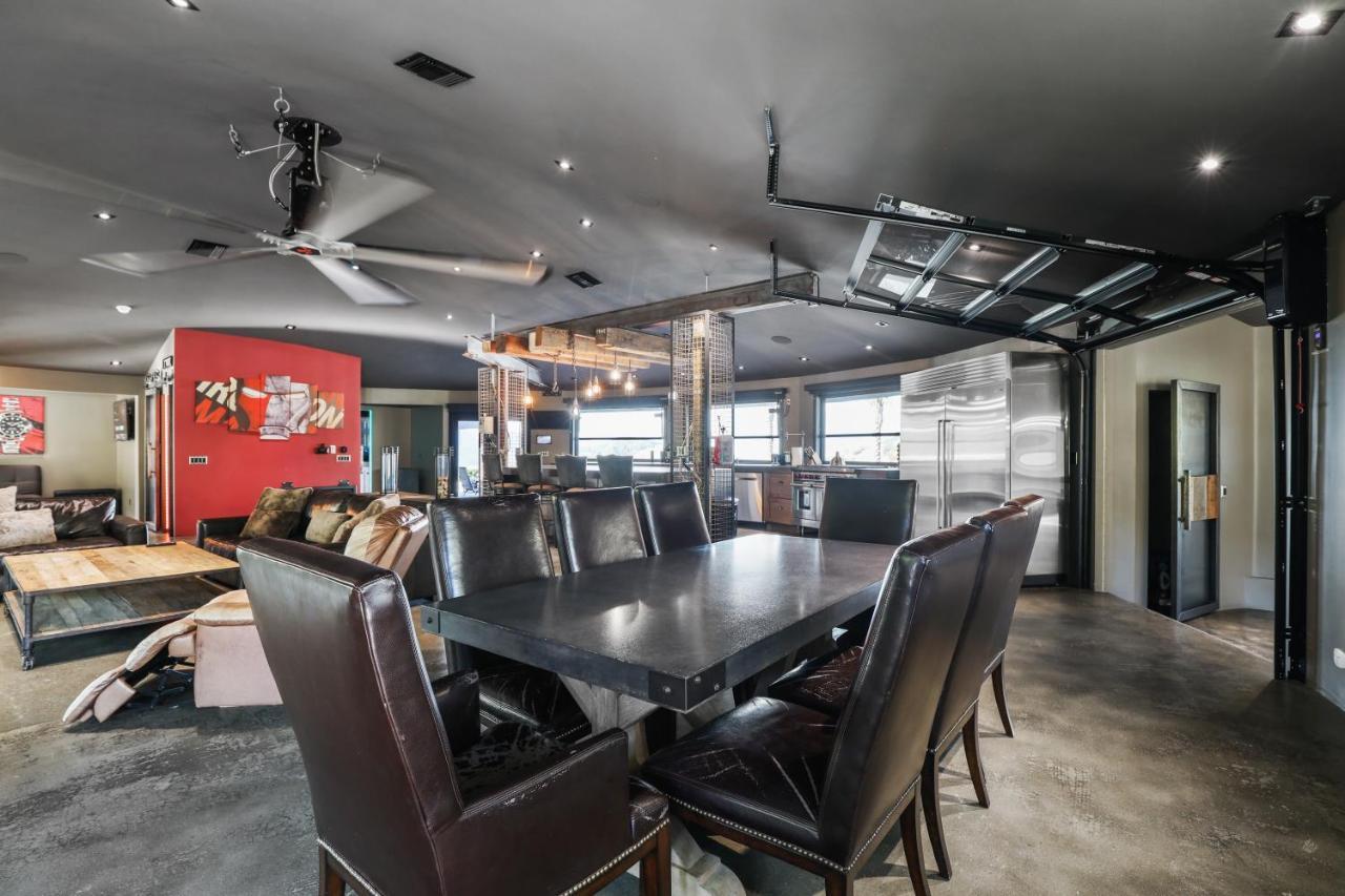 Iron Mansion Private Resort-Event Space 12000 Ft! 테메큘라 외부 사진