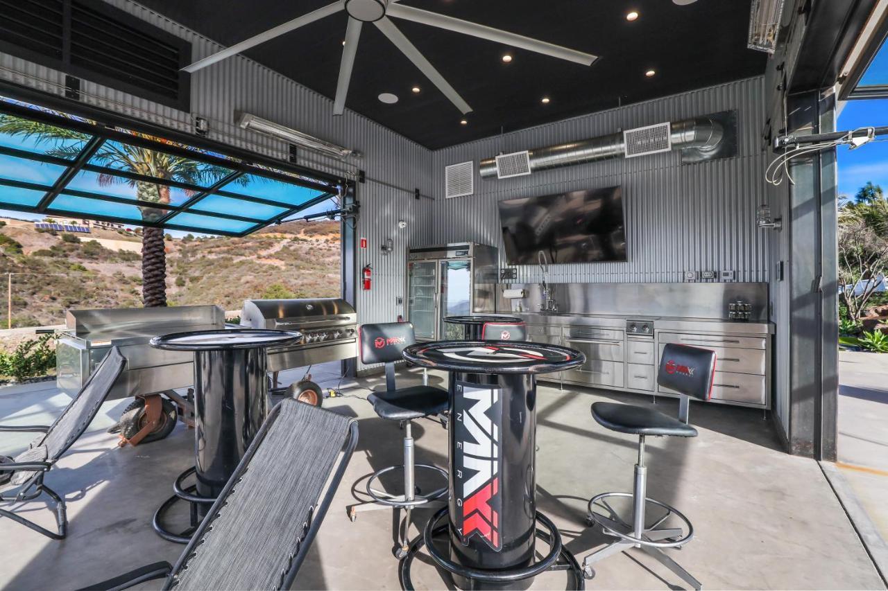 Iron Mansion Private Resort-Event Space 12000 Ft! 테메큘라 외부 사진