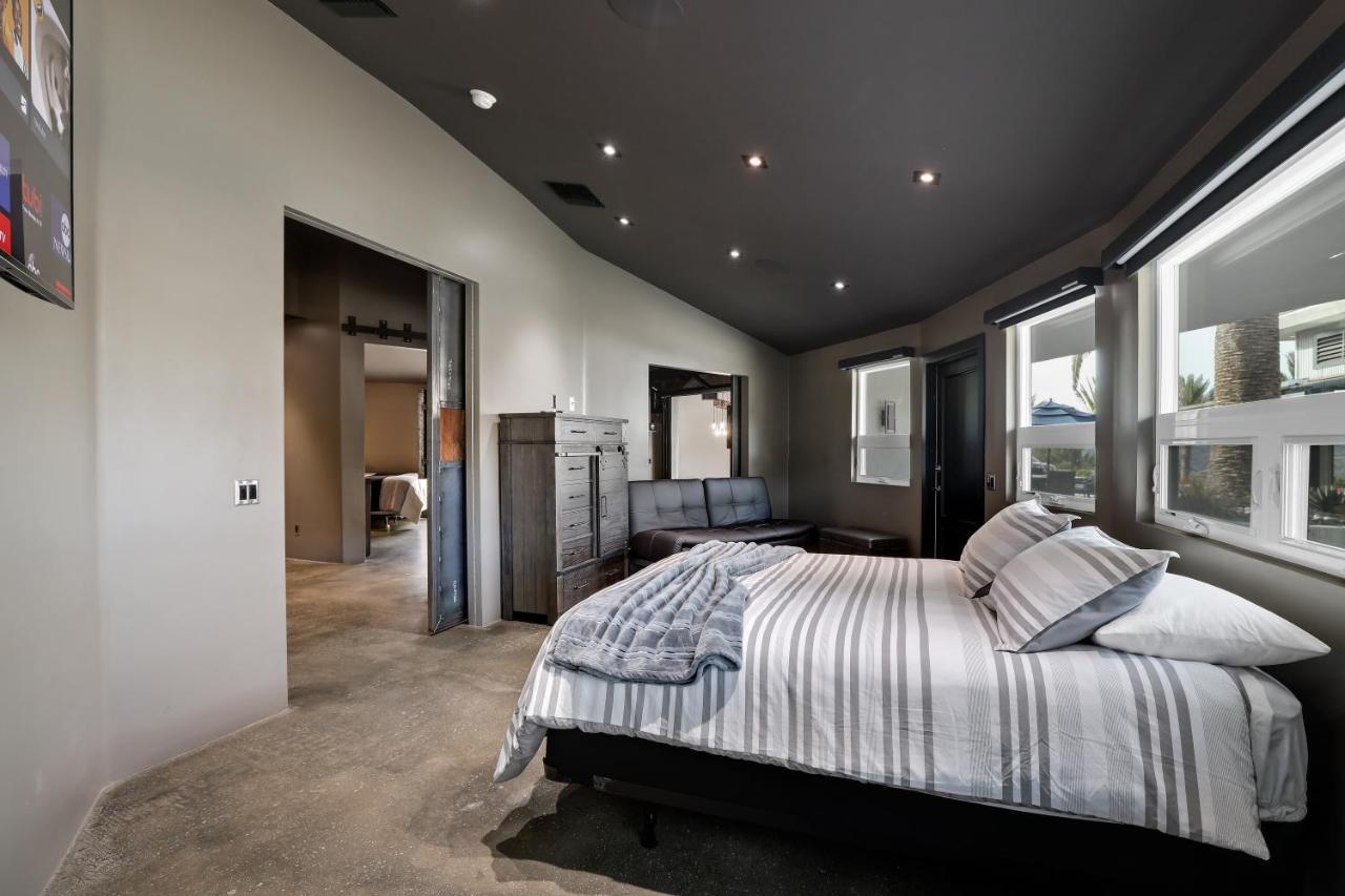 Iron Mansion Private Resort-Event Space 12000 Ft! 테메큘라 외부 사진