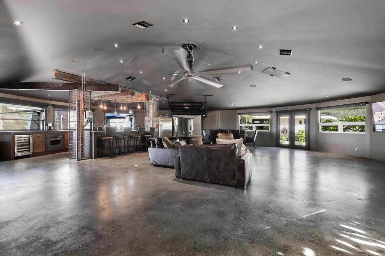Iron Mansion Private Resort-Event Space 12000 Ft! 테메큘라 외부 사진