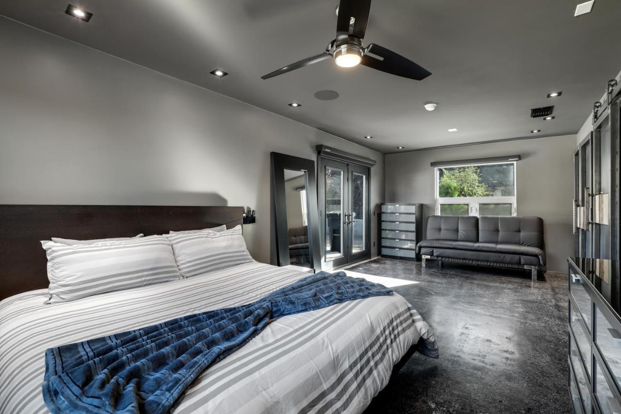 Iron Mansion Private Resort-Event Space 12000 Ft! 테메큘라 외부 사진