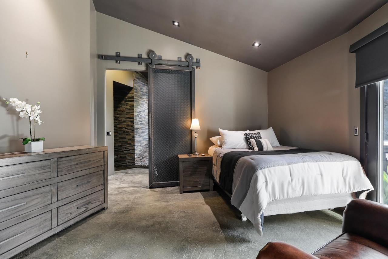 Iron Mansion Private Resort-Event Space 12000 Ft! 테메큘라 외부 사진