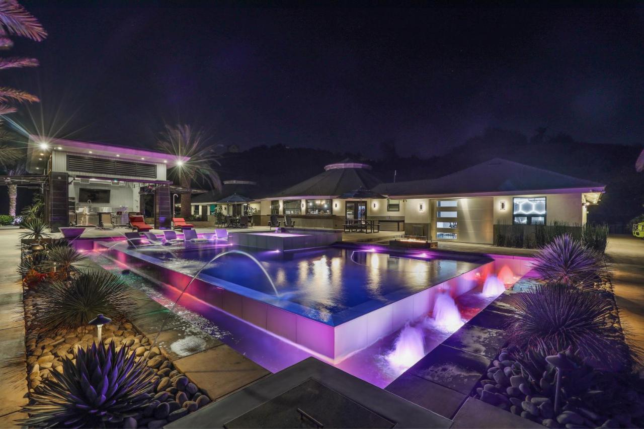 Iron Mansion Private Resort-Event Space 12000 Ft! 테메큘라 외부 사진