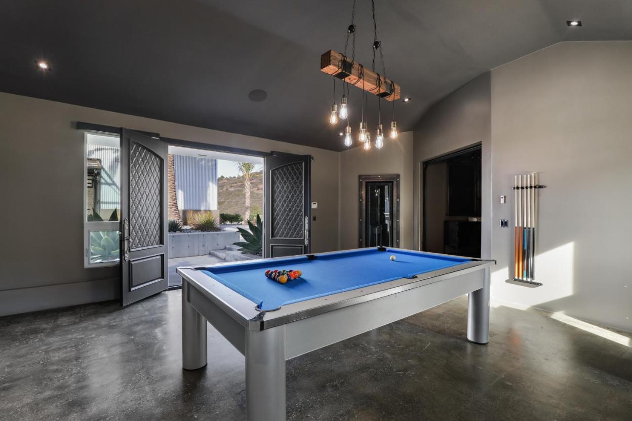 Iron Mansion Private Resort-Event Space 12000 Ft! 테메큘라 외부 사진