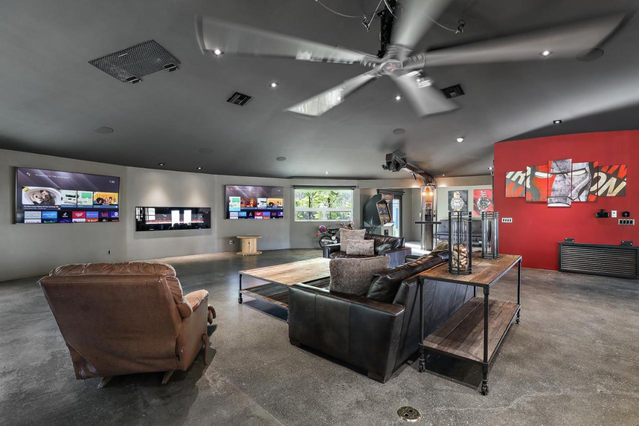 Iron Mansion Private Resort-Event Space 12000 Ft! 테메큘라 외부 사진